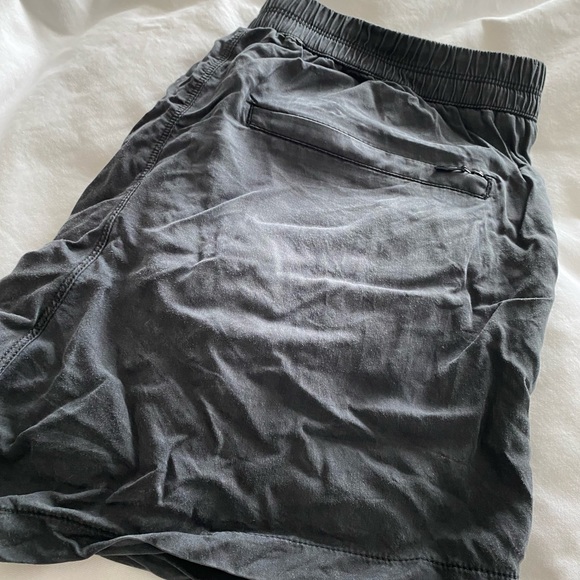 Lululemon Shorts - Size 8 - Picture 4 of 13